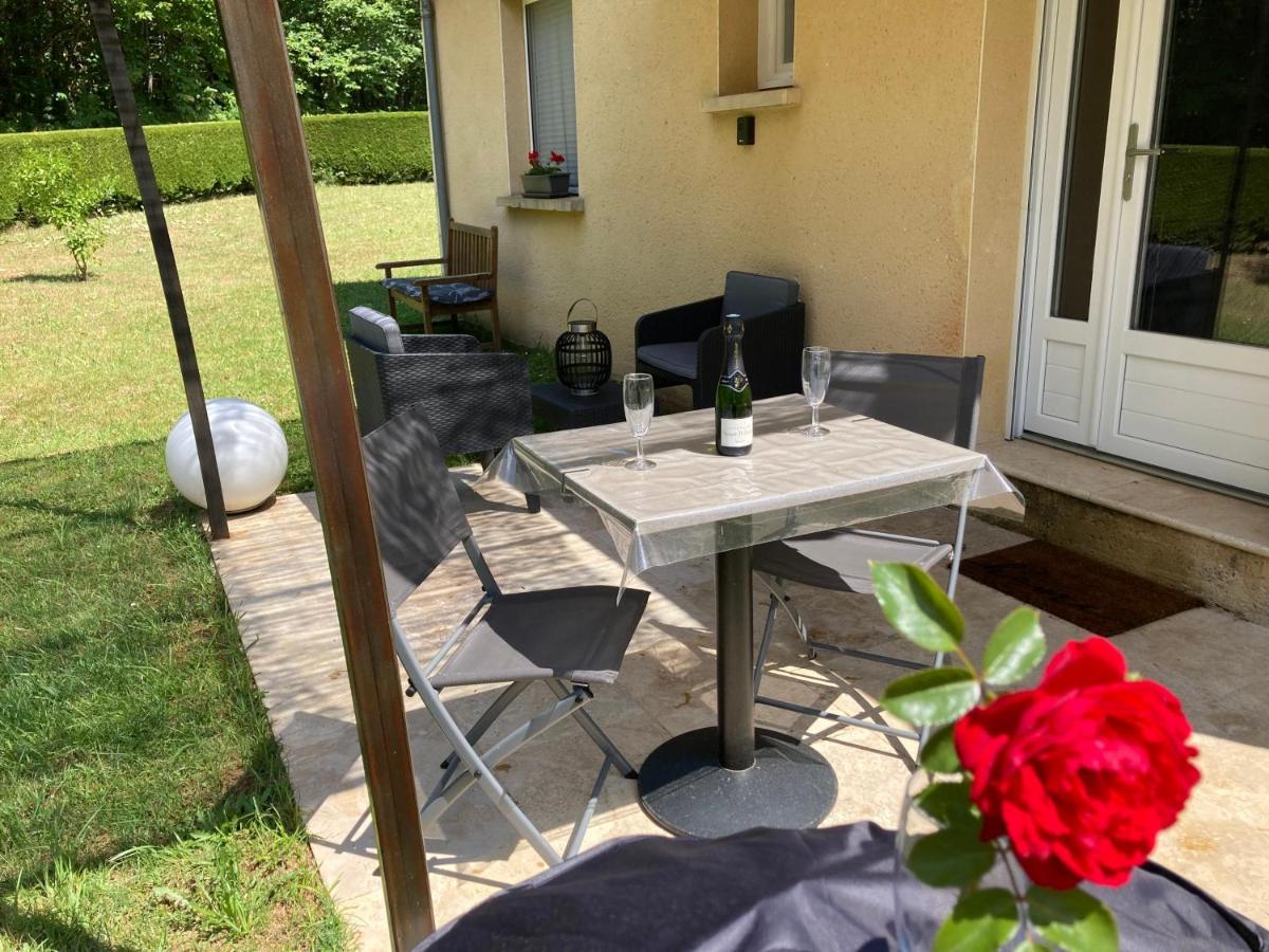 Gite Des Combes Blanches Avec Piscine Frayssinet-le-Gélat Eksteriør bilde